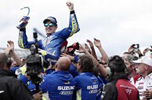 Пилот Suzuki Ecstar выиграл гран-при великобритании MotoGP